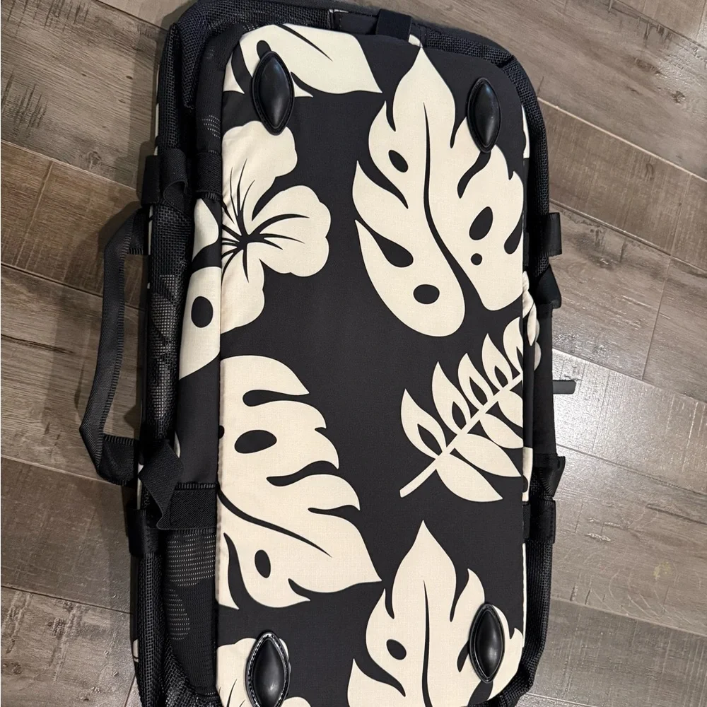 ALOHA COLLECTION Black and Cream Collapsible Beach Tote - Picture 2 of 2